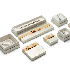 Caja de regalo de joyería de papel rosa al por mayor OEM para mujer y niña, con lazo de cinta en la tapa y base, para anillos y collares. - Product Image 3