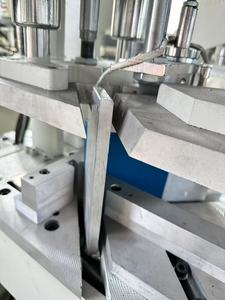 Machine à souder les profilés PVC à double tête Ybke 4000 mm, haute précision, équipement de fabrication de fenêtres et de portes - Product Image 4