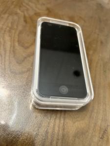 Lecteur <span class=keywords><strong>MP3</strong></span> d'<span class=keywords><strong>occasion</strong></span> Touch5 avec batterie neuve, coque arrière réparée, apparence neuve à 99%, mémoire complète, vente en gros. - Product Image 3