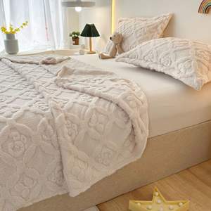 Wholesale Modern 100% Polyester Jacquard Festival Pattern <b>Throw</b> Blanket Cozy Lightweight Fleece Cover <b>for</b> <b>Couch</b> Four Seasons - Product Image 2