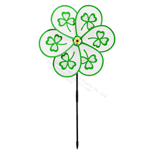 Décoration de jardin en forme de trèfle à trois feuilles, éolienne verte pour la fête de la Saint-Patrick, décoration extérieure pour fête irlandaise, 35x75cm - Product Image 1