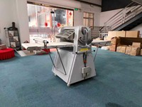 Nouvelle Machine Professionnelle Électrique Automatique à Pâte à Rouler Réversible et Pliante avec Convoyeur à Bande pour Pâtes, Pâtisseries et Croissants