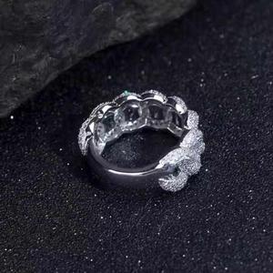 Anillo de Lujo de Plata de Ley 925 con Moissanita y Diamante Cultivado en Laboratorio para Compromiso, Boda y Aniversario - Product Image 4