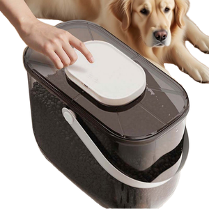 Conteneur de stockage de nourriture pour animaux de compagnie en silicone scellé sous vide intelligent de dix litres avec système de conservation rechargeable pour chats et chiens - Product Image 1