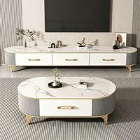 Table basse ovale moderne de luxe en pierre frittée avec revêtement en cuir et pieds en métal doré, structure en bois pour salon