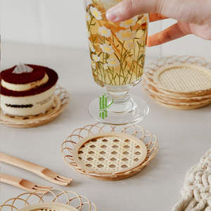 Sous-verre en bambou naturel tissé à la main avec cadre en métal doré, accessoire de vaisselle écologique pour hôtels, cafés et décoration intérieure - Product Image 4