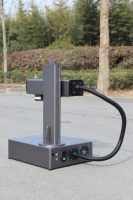 Portable petit laser à fibre 20w 30w 50w Max Raycus JPT machine de marquage laser à fibre de bureau à vendre