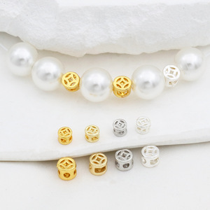 Cuentas espaciadoras de cobre chapadas en oro de 18 quilates, huecas y redondas, para la fabricación de pulseras, accesorios de joyería D166 - Product Image 1