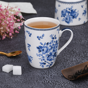 Vente en gros Ensemble de restaurant Europe Offres Spéciales Assiettes et bols en céramique Ensemble de vaisselle en porcelaine bleue et blanche - Product Image 3