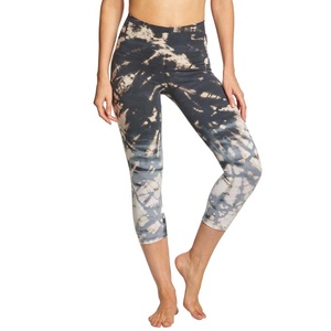 Nouveau pantalon de yoga capri moulant taille mi-haute pour femme, imprimé logo, pour fitness, gym et sport, en Spandex/Polyester, collection 2022 - Product Image 1