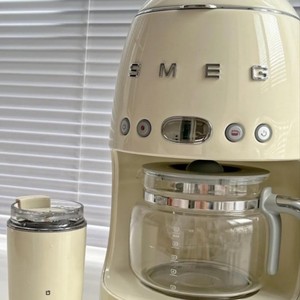 เครื่องชงกาแฟ Smeiger EU สำหรับใช้ในบ้าน/เชิงพาณิชย์ แบบอัตโนมัติ สเตนเลสสตีล สไตล์เรโทร ดีไซน์ออลอินวัน สำหรับชาและกาแฟอเมริกัน <span class=keywords><strong>SMEG</strong></span> - Product Image 1