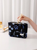 Tas Makeup Portabel Kanvas Baru dengan Bordir Bunga yang Indah dan Desain Sederhana untuk Penyimpanan Perawatan Kulit & Penyimpanan Kuas Makeup.