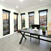 Fenêtre pliante verticale en aluminium de norme australienne avec moustiquaire magnétique et verre trempé pour usage extérieur