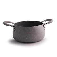 Friteuse en aluminium légère et durable avec deux oreilles, sans couvercle et adaptée aux cuisinières à induction.