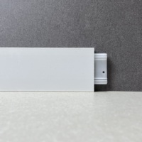 Plinthe en aluminium rainurée, garniture métallique, moulure décorative pour les intérieurs de projets commerciaux