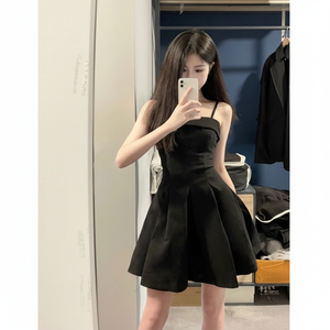 Hepburn un pezzo gonna corta con nodo in vita piccola taglia nera Nashi abbigliamento donna - Product Image 1