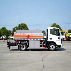 Mini camion-citerne Dongfeng 4x2 de 3000 litres pour le transport de carburant, diesel et essence - Product Image 3