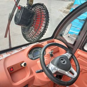 Triciclo de Carga Eléctrico con Cabina Cerrada, Compartimiento Ampliado, Capacidad de Carga de 400 kg y Alcance de 90 km, Motor Potente de 1000 W - Product Image 4