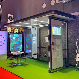 Parada de Autobús Moderna de Metal Cerca de la Escuela con Señalización Digital - Product Image 6