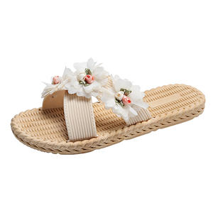Sandalias de Playa Elegantes y Versátiles para Mujer, Diseño Floral, Antideslizantes, Transpirables, para Uso en Exteriores de Verano - Product Image 1