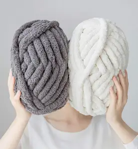 Vente en gros Jiangsu Okeo Soft 100% Polyester Crochet Chunky Chenille Fil pour Couvertures