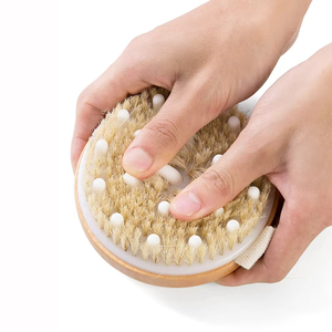 <span class=keywords><strong>Spazzola</strong></span> da bagno in legno con Logo personalizzato all'ingrosso <span class=keywords><strong>spazzola</strong></span> anti <span class=keywords><strong>cellulite</strong></span> setole di cinghiale esfoliante <span class=keywords><strong>spazzola</strong></span> per il corpo a secco logo - Product Image 2