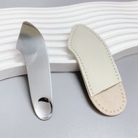 2024 haute qualité Mini acier inoxydable en forme de coeur cosmétique spatule pas cher liquide fond de teint grattoir avec étui en cuir usage domestique