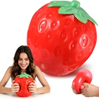 Balle anti-stress géante en TPR souple de 6 pouces en forme de fraise, à remontée lente, jouet sensoriel pour soulager l'anxiété, pour les enfants de 5 à 7 ans et les adultes