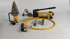 Equivalente a ENERPAC FSH-14 K, Separador Hidráulico de Bridas de 14 Toneladas, 700 Bares, Apertura de 80 mm, Kit Separador de Cuñas Tipo Dividido - Product Image 1