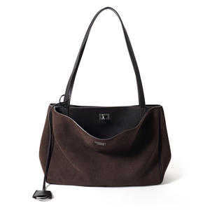 กระเป๋าโท้ทหนังแท้แบบด้านสำหรับฤดูหนาว รุ่นใหม่ทรงโรดีโอ สะพายไหล่ คุณภาพสูง ความจุเยอะ พร้อมตัวล็อค - Product Image 6