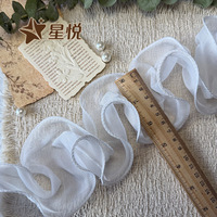Dentelle en mousseline de soie perlée OEM avec volants et appliques florales 3D pour robe de mariée et robe de soirée