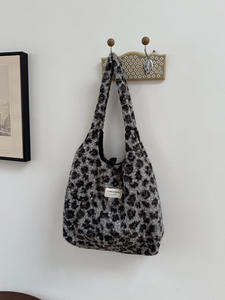 Nuova Borsa Invernale 2026 con Stampa Leopardata in Peluche, Grande Capacità, Stile Universitario, Borsa a Tracolla Singola Pelosa alla Moda - Product Image 5