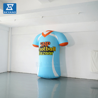 Maquette publicitaire gonflable personnalisée en forme de maillot de sport pour événements extérieurs et promotion de marque