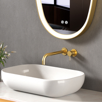 Espejo de Baño Largo Ovalado con Marco Dorado, LED Inteligente Antivaho, Retroiluminado, Espejo de Vanidad de Pared para Proyectos Residenciales y Hoteles