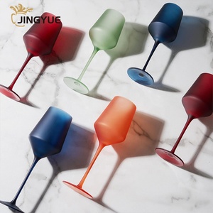 أكواب زجاجية بشعار مخصص لكوب النبيذ المبلد أكواب نبيذ أنيقة ملونة ومسمّرة لكوكتيل العصير المارتيني - Product Image 1