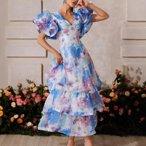 Elegante Vestido de Noche Largo con Estampado Floral, Cuello en V, Mangas con Volantes y Cintura Imperio - Product Image 2