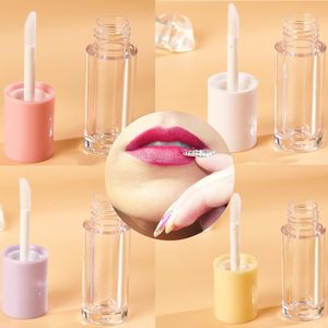 Venta al por Mayor de Tubos de Brillo Labial Transparentes con Forma de Corazón Blanco y Rosa de 4 ml y 6 ml con Brocha Grande y Logotipo Personalizado para Envasado de Cosméticos - Product Image 3