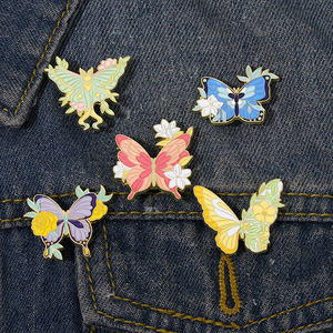Alfileres esmaltados de insectos de animales de dibujos animados lindo polilla mariposa flor hoja patrón insignias solapa ropa broches joyería regalos al por mayor - Product Image 3