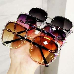 Gafas de Sol de Lujo Vintage con Degradado, Gafas de Sol Cuadradas de Metal con Pedrería para Mujer, 2021 - Product Image 1