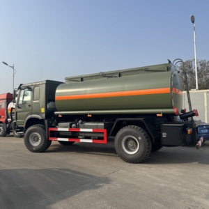 Camión Cisterna de Combustible SINOTRUK de China, de un Solo Eje, 4WD, 10000L-20000L, Camión Cisterna de Aceite para Carretera con Tracción 4x4 - Product Image 4