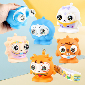 Porte-clés animal mignon à presser, jouet anti-stress 3D à yeux boule, jouet sensoriel doux, breloque de sac pour enfants et adultes - Product Image 4