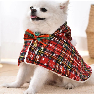 Cape de Noël à carreaux pour animaux de compagnie avec capuche, chapeau, nœud, flocon de neige, doublure polaire chaude et ensemble de chaussettes antidérapantes pour chats et petits chiens - Product Image 2