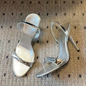 Sandalias de tacón alto de alta calidad con parte superior de cuero brillante, hebillas traseras desmontables, tacones delgados, elegantes zapatos de estilo francés. - Product Image 5