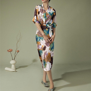 Robe d'été 2026 avec ceinture élégante, coupe ajusté<span class=keywords><strong>e</strong></span>, imprimé<span class=keywords><strong>e</strong></span>, jupe midi en satin, grandes tailles - Product Image 3