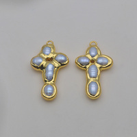 Pendentif en forme de croix plaqué or 18 carats avec perle d'eau douce naturelle pour la fabrication de bijoux DIY