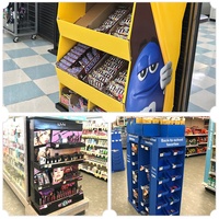 Kunden spezifische große Metall-und Kunststoff kombination Boden stehend Bulk Color Candy Display Rack Zucker klumpen Display Regal