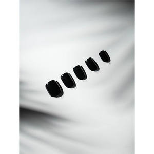 Paquete de 16 puntas de uñas sólidas negras profundas - Product Image 1