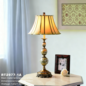 Lampe de table en marbre vert de luxe haut de gamme personnalisée, base en laiton antique, luminaire de lecture en céramique pour hôtel, villa - Product Image 4