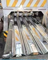 Machine de polissage de surface pour profilés aluminium longs, deux moteurs de 30 kW, automatique, haute productivité, vitesse réglable, aspiration des poussières