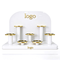 Présentoir à parfum en acrylique personnalisé avec logo et couleur, finition dorée, présentoir cosmétique à niveaux pour comptoir, présentoir de parfum pour la vente au détail